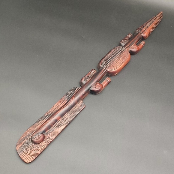 Trobriand wood carving crocodile folk art - Picture 7 of 7